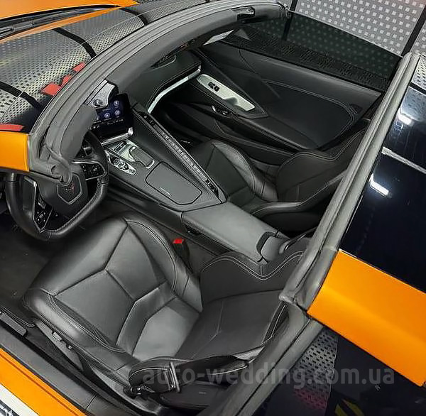 Оренда спорткара Chevrolete Corvette C8  на відеозйомки та фотосесії з водієм у Києві