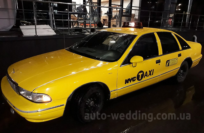 Оренда автомобіля жовте таксі Chevrolet Caprice на відеозйомки та фотосесії з водієм у Києві