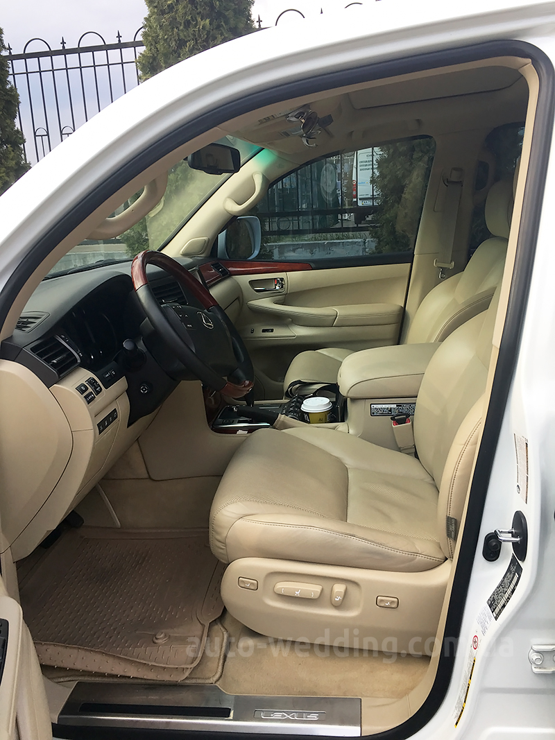 Позашляховик на весілля Lexus LX570 білий