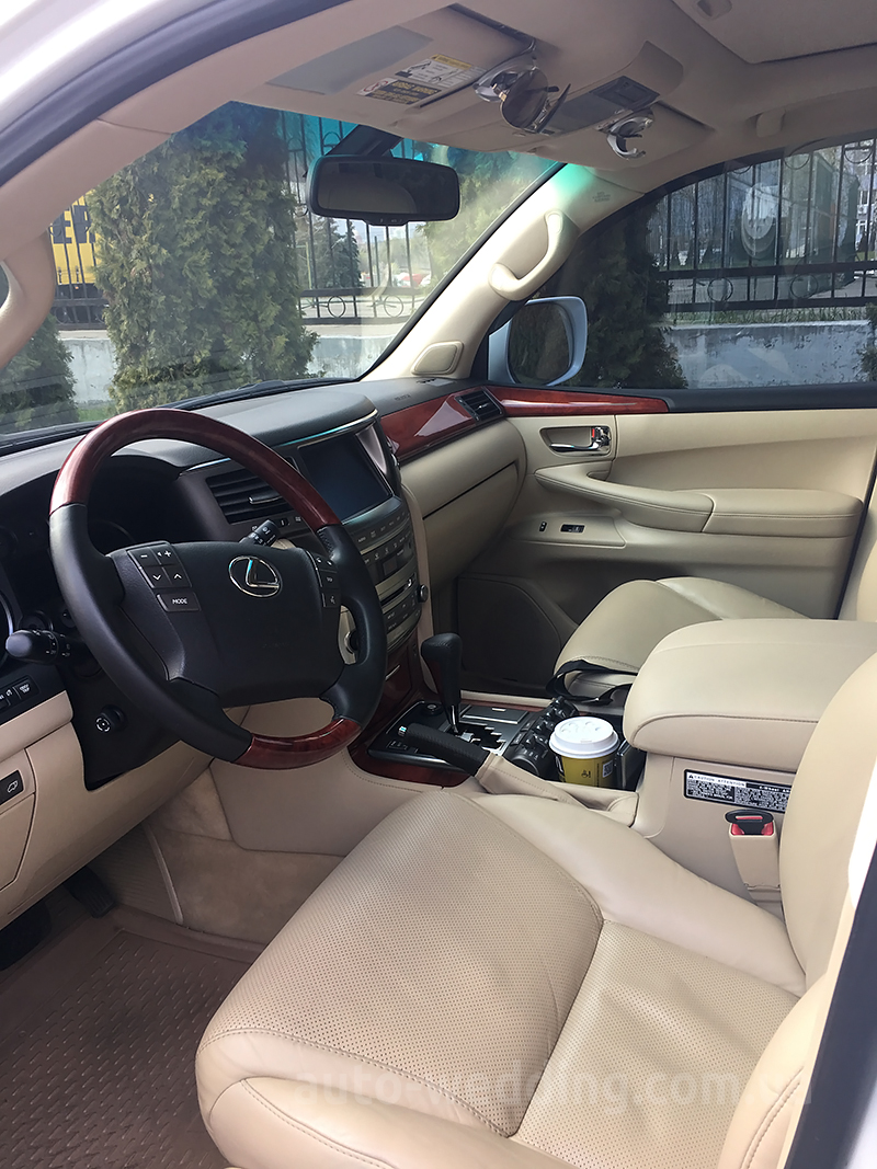 Позашляховик на весілля Lexus LX570 білий