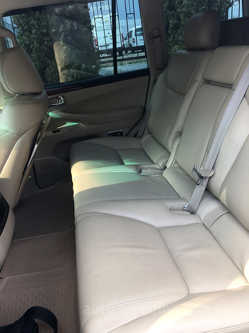 Позашляховик на весілля Lexus LX570 білий
