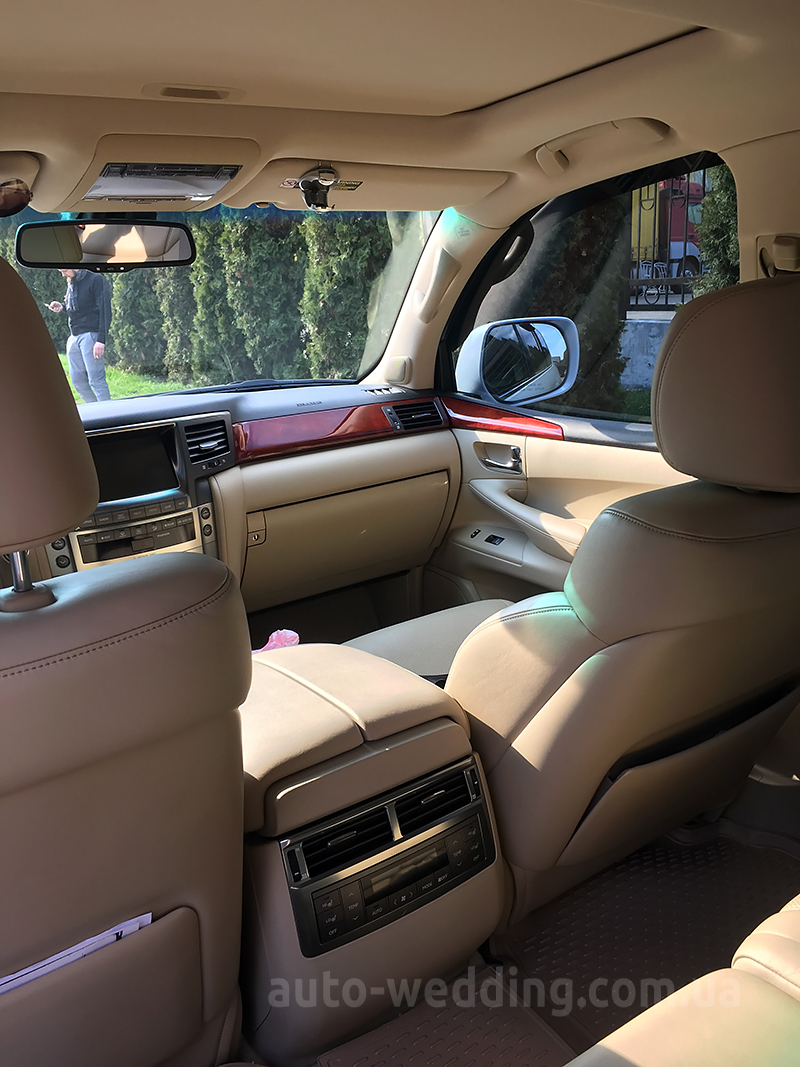 Позашляховик на весілля Lexus LX570 білий