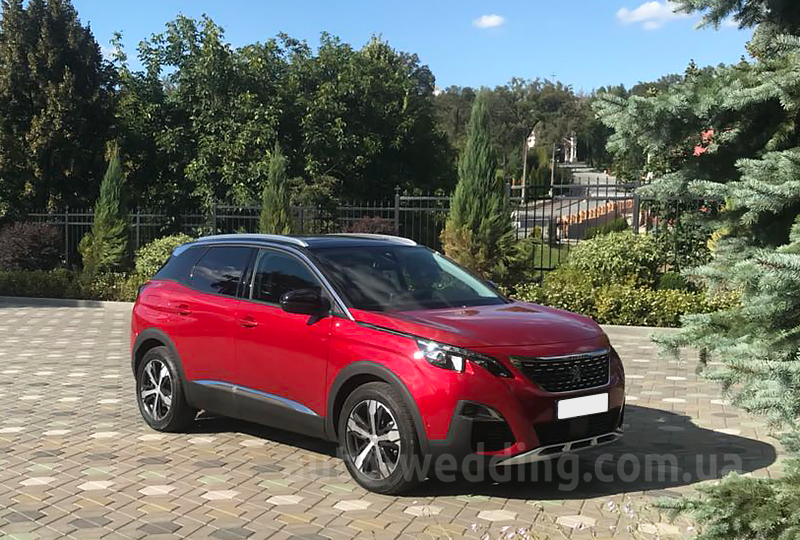 Кроссовер на зйомки Peugeot 3008