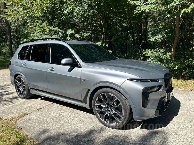 Позашляховик джип на весілля BMW X7 40D з водієм у Києві
