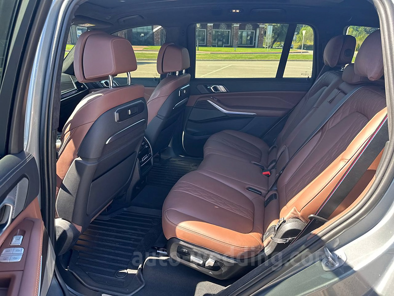 Позашляховик джип на весілля BMW X7 40D з водієм у Києві