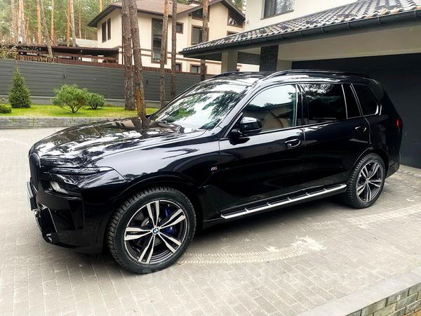 Позашляховик джип на весілля BMW X7 40D з водієм у Києві