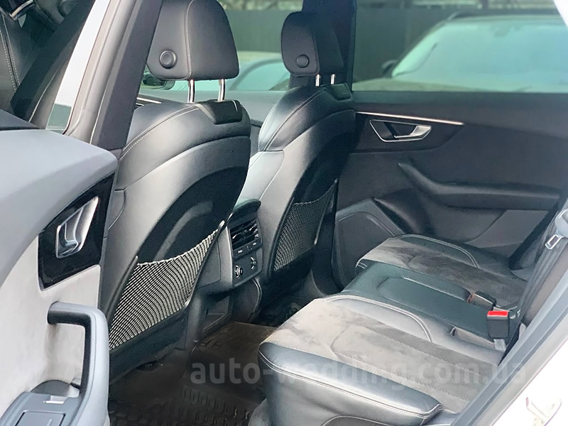 Позашляховик джип на весілля Audi Q8 S Line білий
