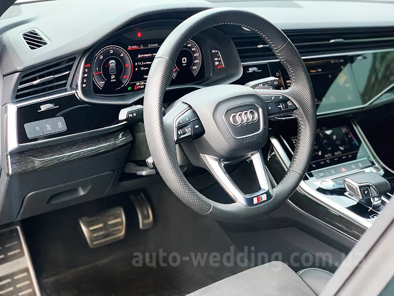 Позашляховик джип на весілля Audi Q8 S Line білий
