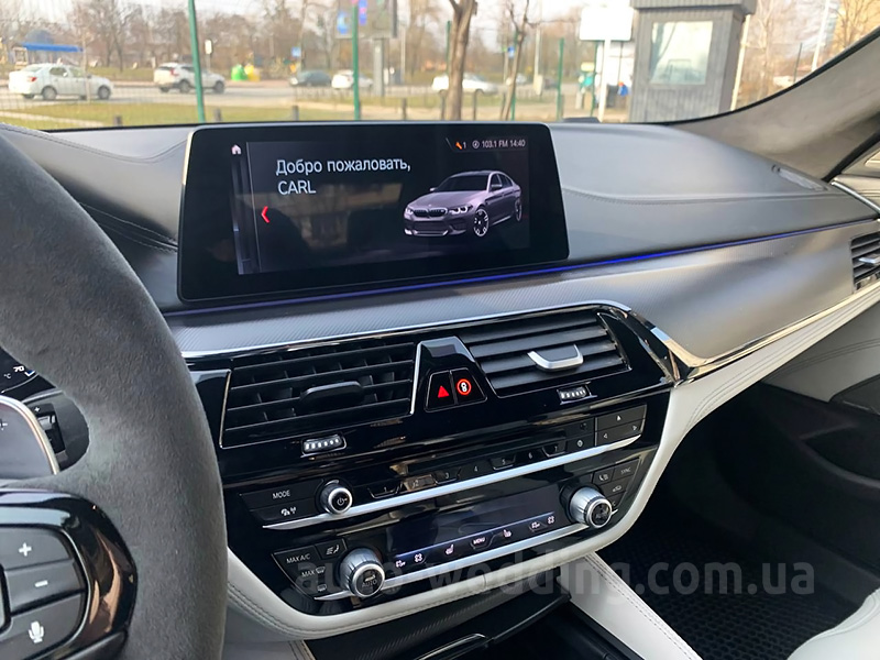 Позашляховик джип на весілля Audi Q8 S Line білий