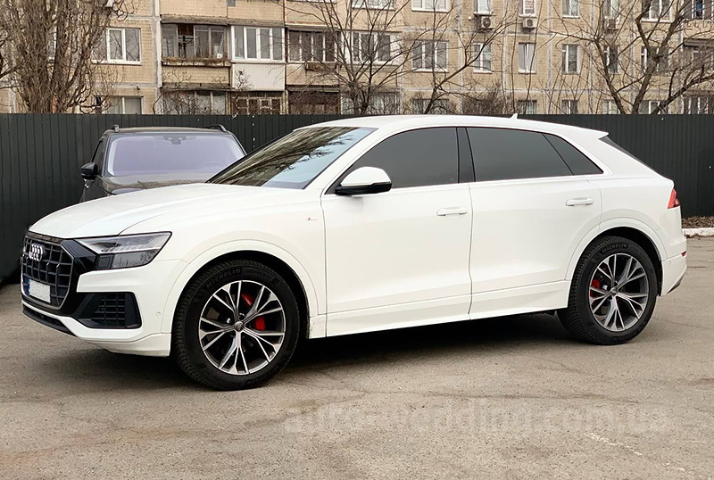 Позашляховик джип на весілля Audi Q8 S Line білий