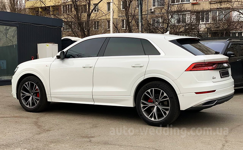 Позашляховик джип на весілля Audi Q8 S Line білий
