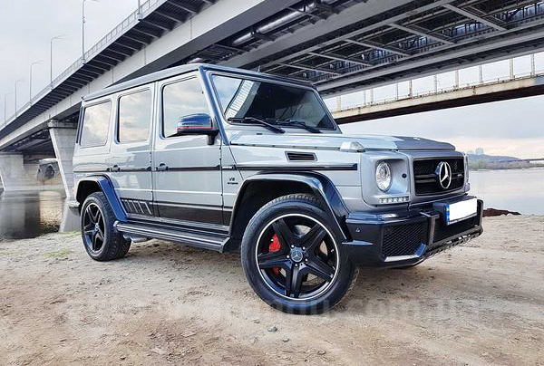 Джип на весілля гелік Mercedes Gelentwagen G63 AMG кубик silver з водієм у Києві