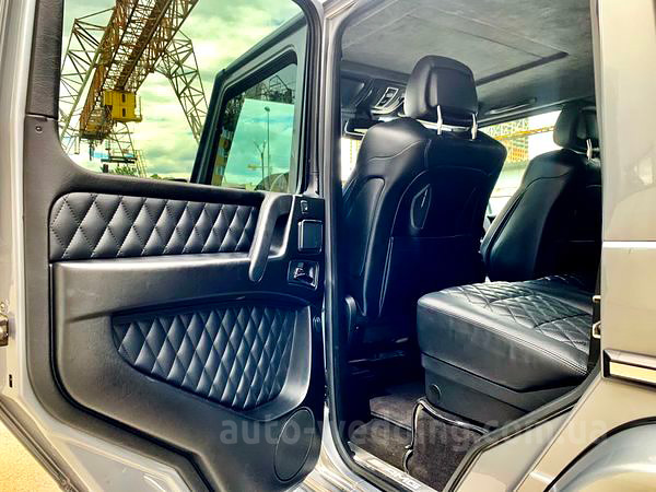 Джип на весілля гелік Mercedes Gelentwagen G63 AMG кубик silver з водієм у Києві