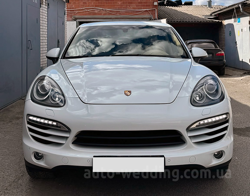 Позашляховик на весілля Porsche Cayenne з водієм у Києві