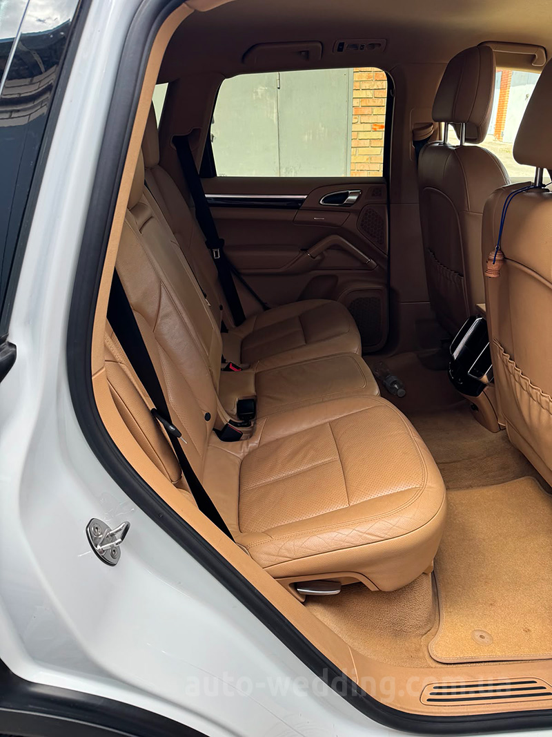 Позашляховик на весілля Porsche Cayenne з водієм у Києві