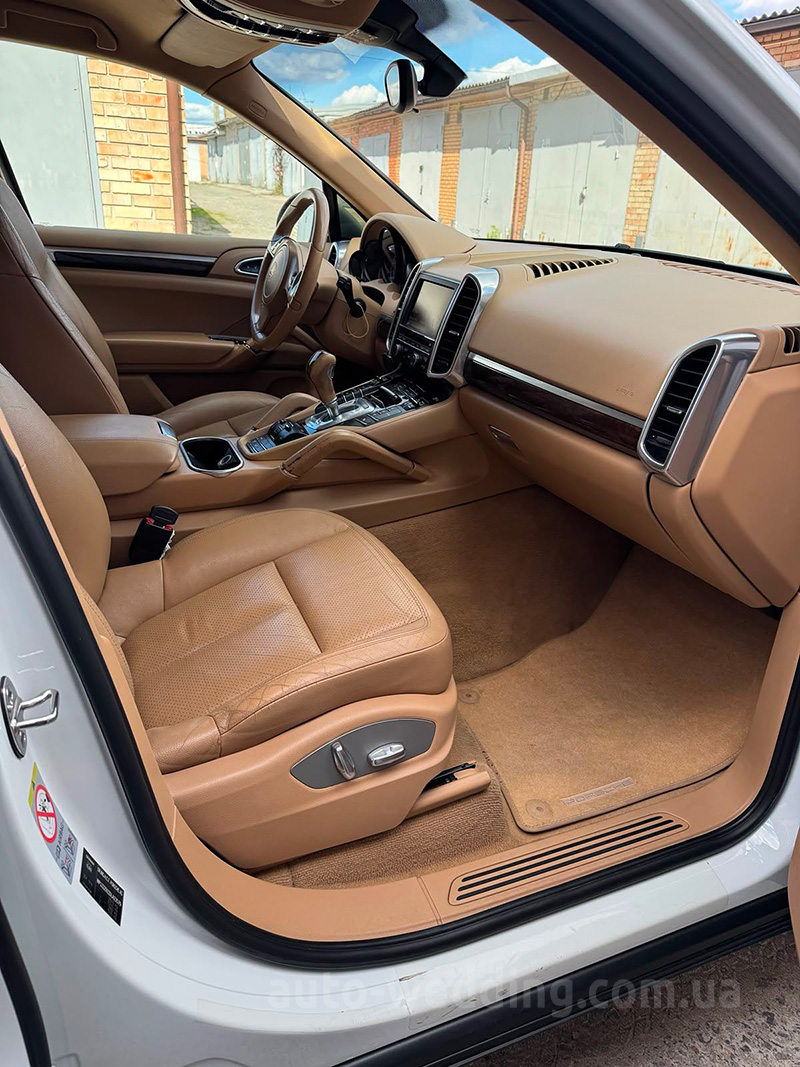 Позашляховик на весілля Porsche Cayenne з водієм у Києві