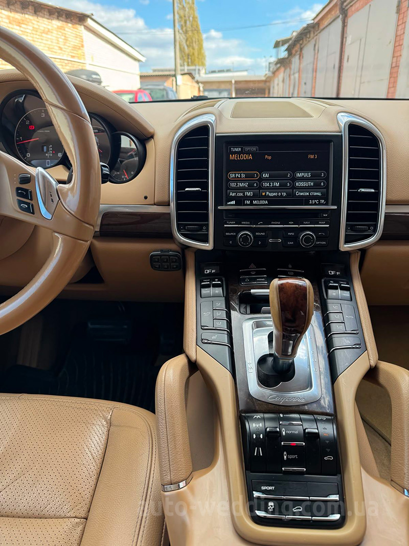 Позашляховик на весілля Porsche Cayenne з водієм у Києві