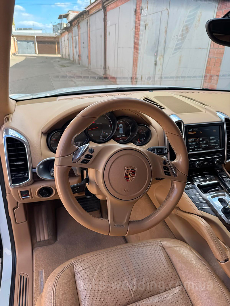 Позашляховик на весілля Porsche Cayenne з водієм у Києві