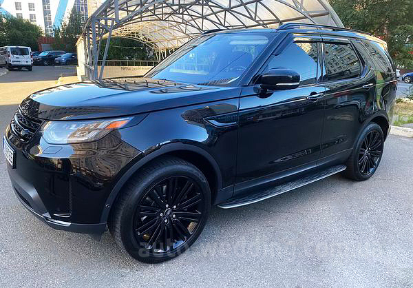 Позашляховик джип на весілля Land Rover Discovery чорний