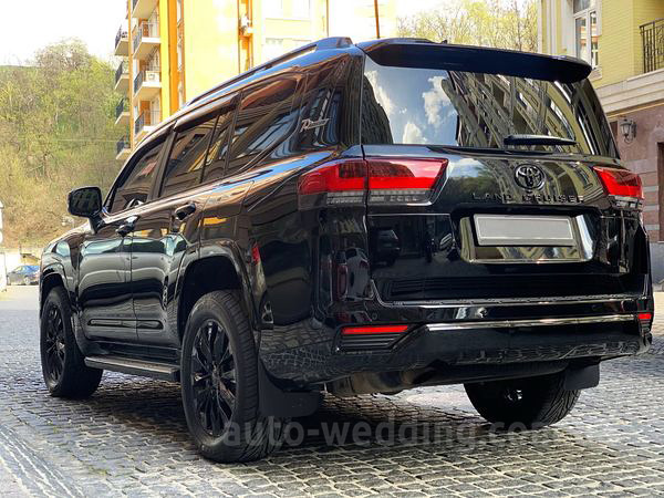 Позашляховик джип на весілля Toyota Land Cruiser 300