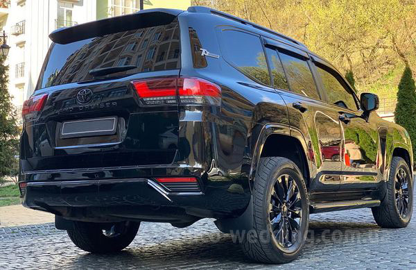 Позашляховик джип на весілля Toyota Land Cruiser 300