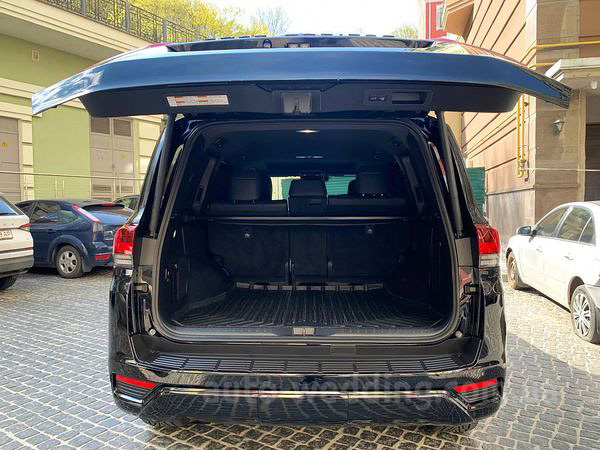 Позашляховик джип на весілля Toyota Land Cruiser 300