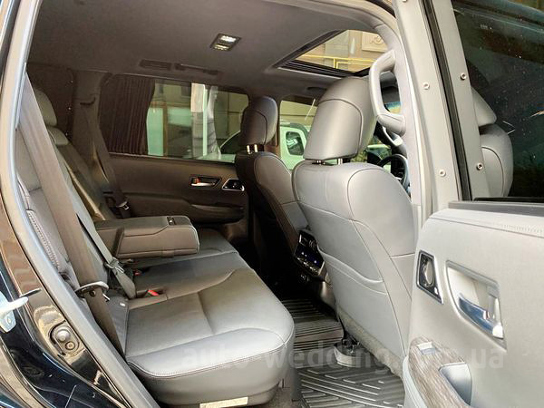 Позашляховик джип на весілля Toyota Land Cruiser 300