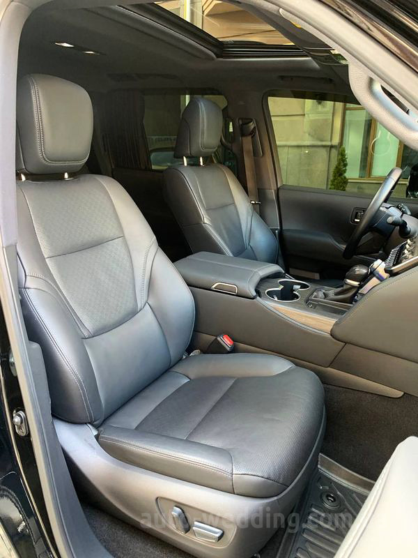 Позашляховик джип на весілля Toyota Land Cruiser 300