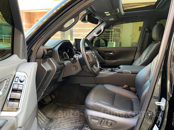 Позашляховик джип на весілля Toyota Land Cruiser 300