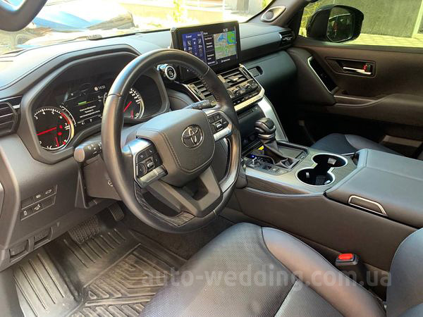 Позашляховик джип на весілля Toyota Land Cruiser 300