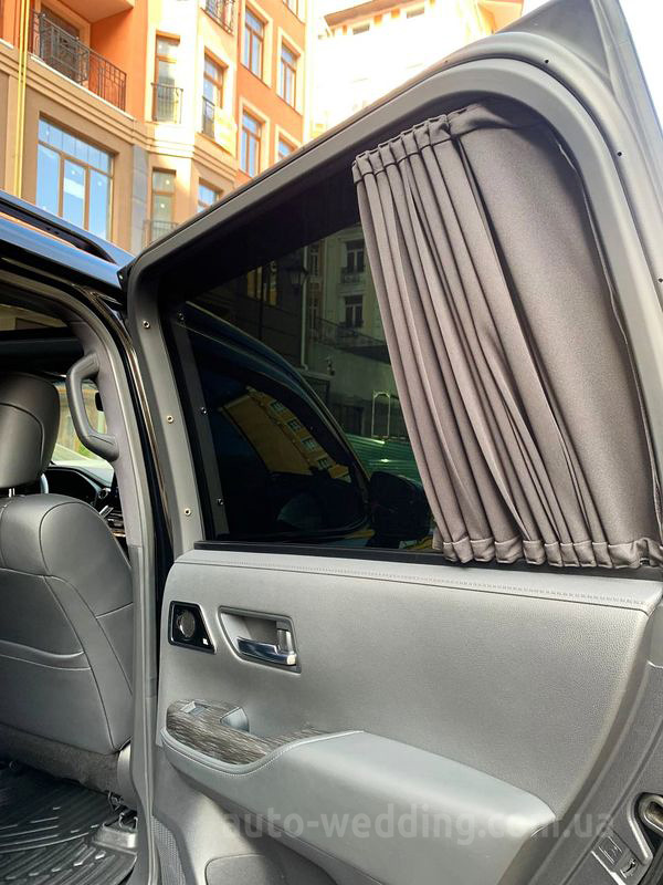 Позашляховик джип на весілля Toyota Land Cruiser 300
