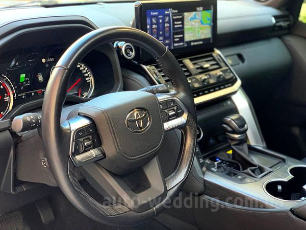 Позашляховик джип на весілля Toyota Land Cruiser 300
