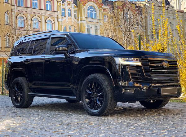 Позашляховик джип на весілля Toyota Land Cruiser 300